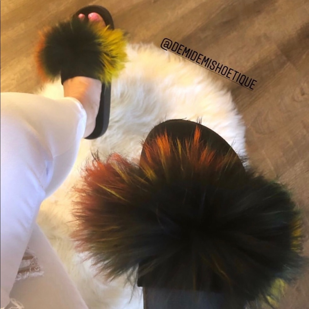 “FUZZY” Slides in Multicolor